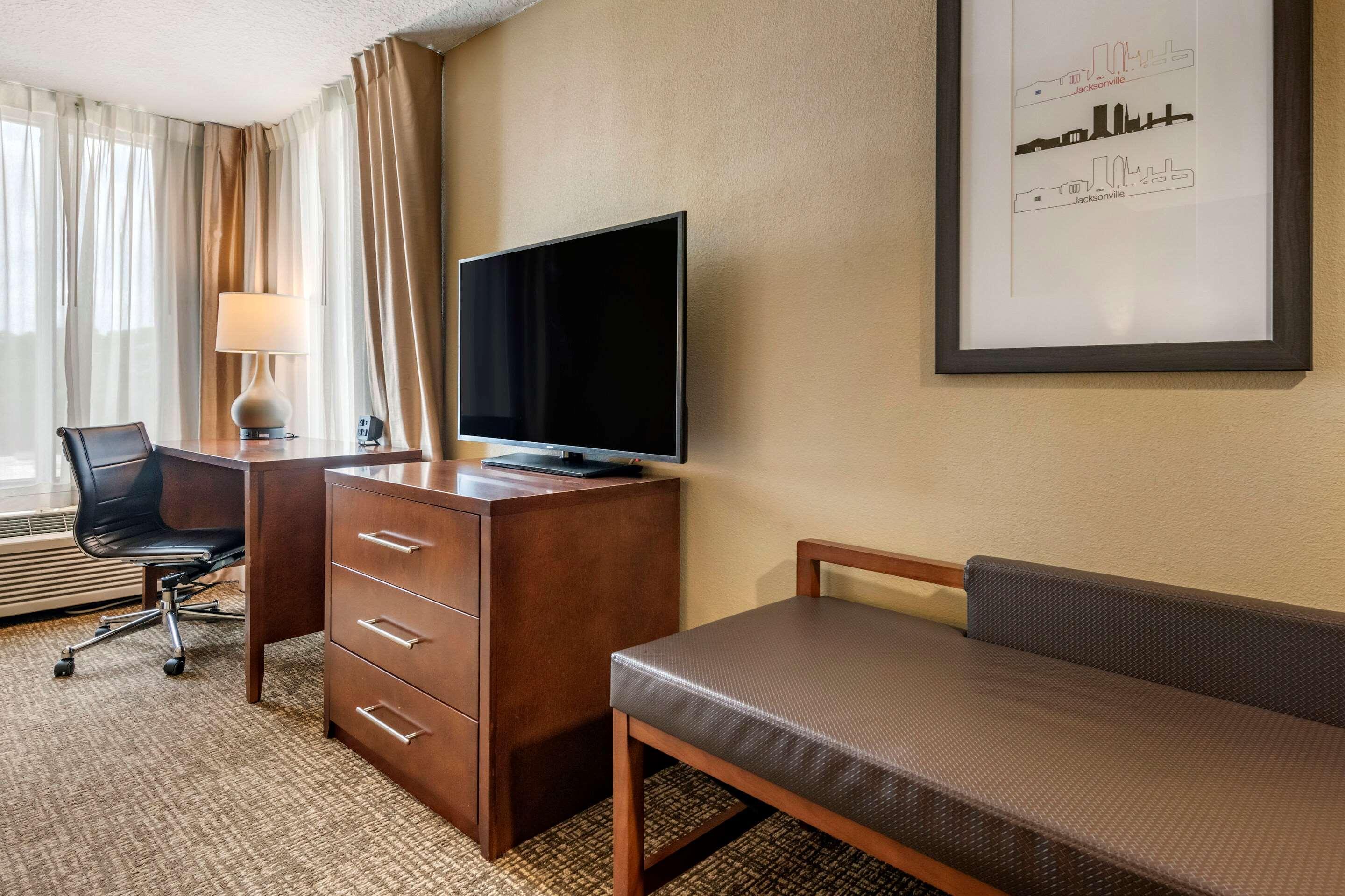 Comfort Suites Baymeadows Near Butler Blvd Джэксонвиль Экстерьер фото