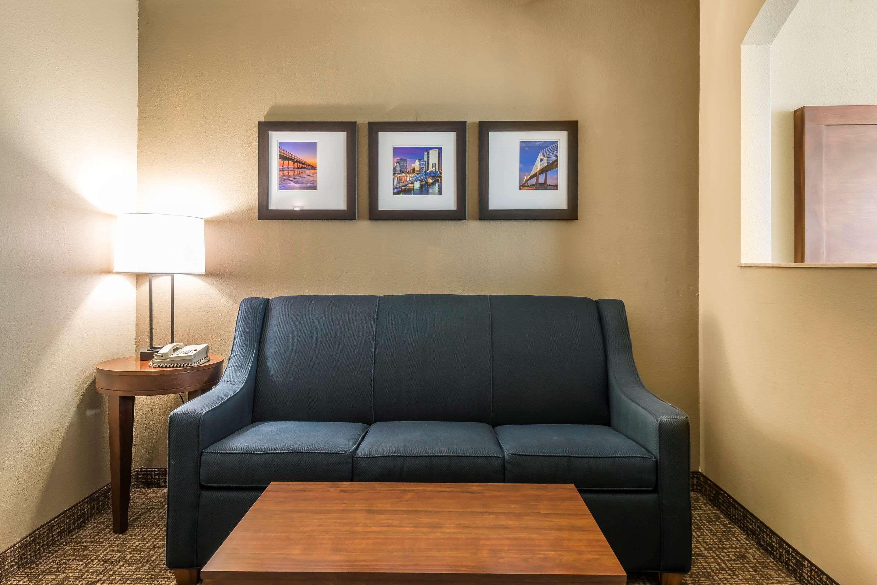 Comfort Suites Baymeadows Near Butler Blvd Джэксонвиль Экстерьер фото