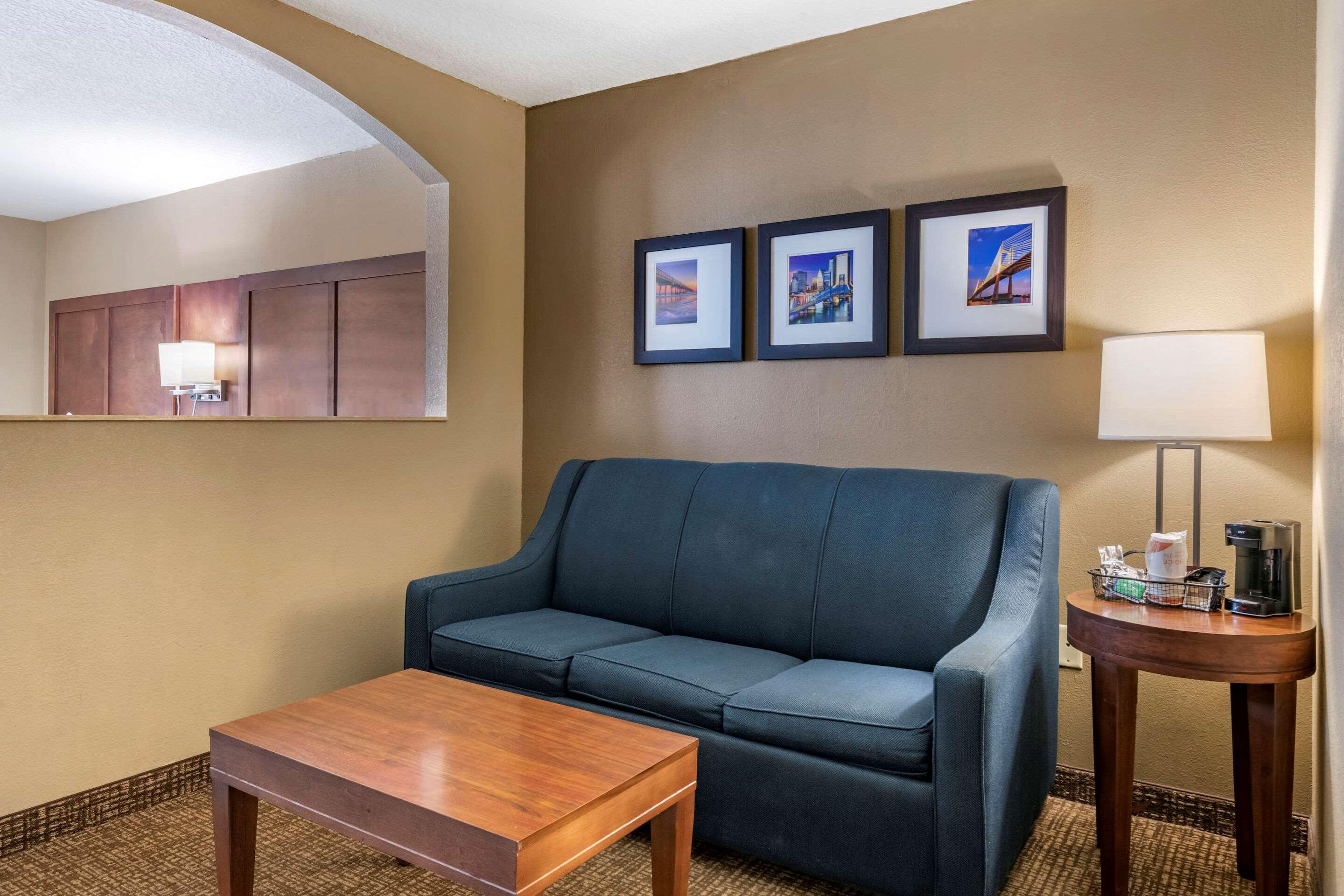 Comfort Suites Baymeadows Near Butler Blvd Джэксонвиль Экстерьер фото