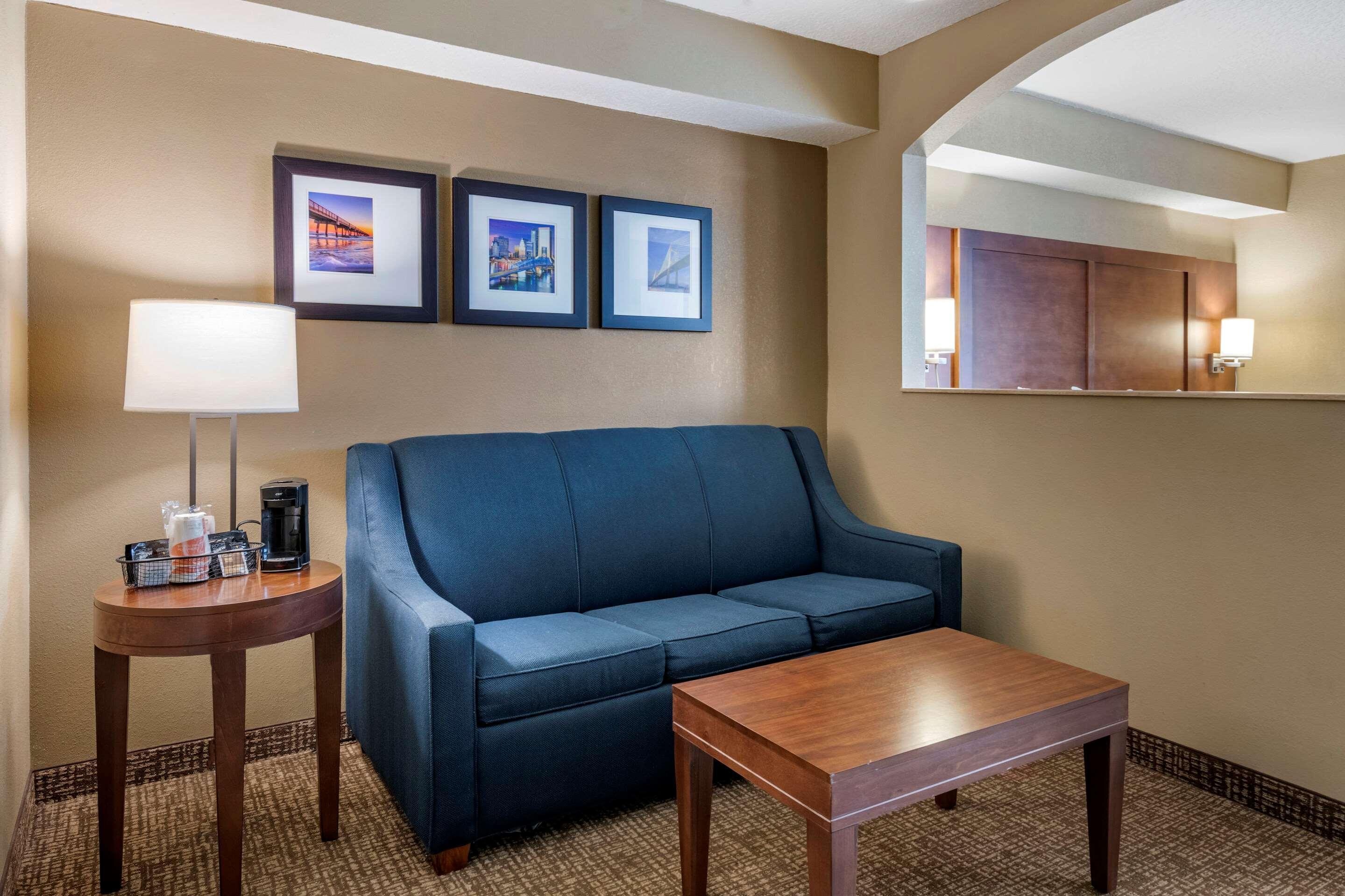 Comfort Suites Baymeadows Near Butler Blvd Джэксонвиль Экстерьер фото