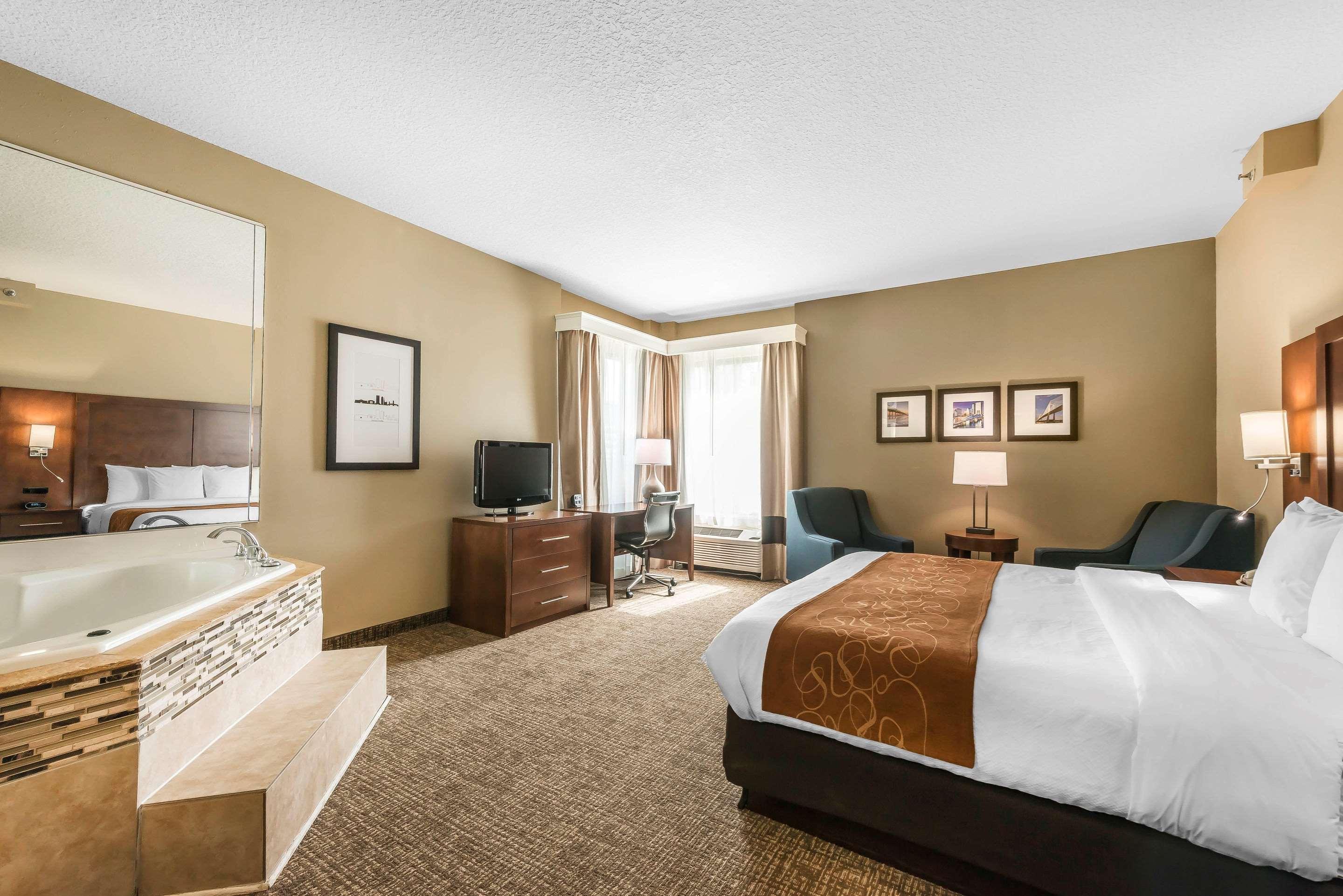 Comfort Suites Baymeadows Near Butler Blvd Джэксонвиль Экстерьер фото