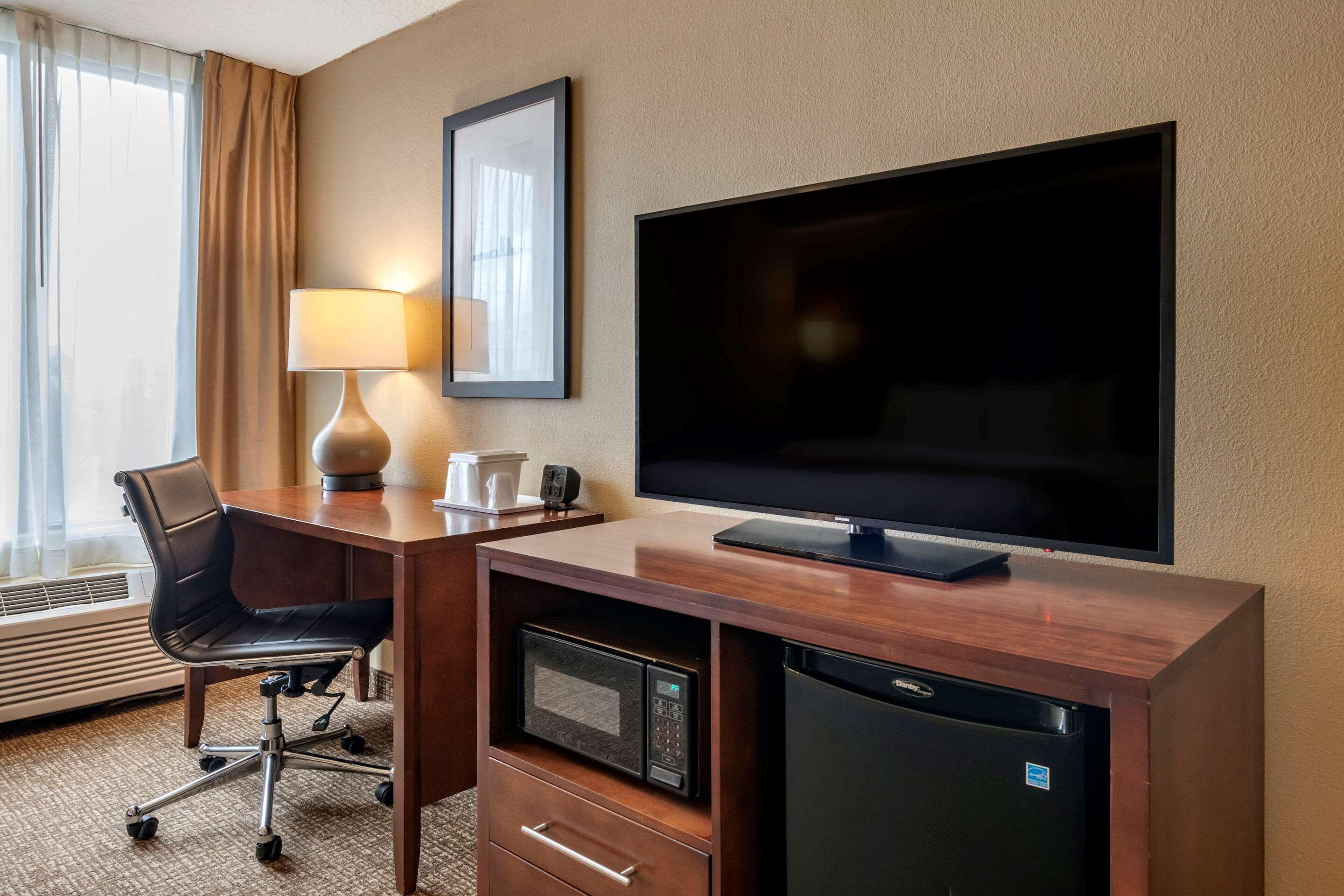 Comfort Suites Baymeadows Near Butler Blvd Джэксонвиль Экстерьер фото